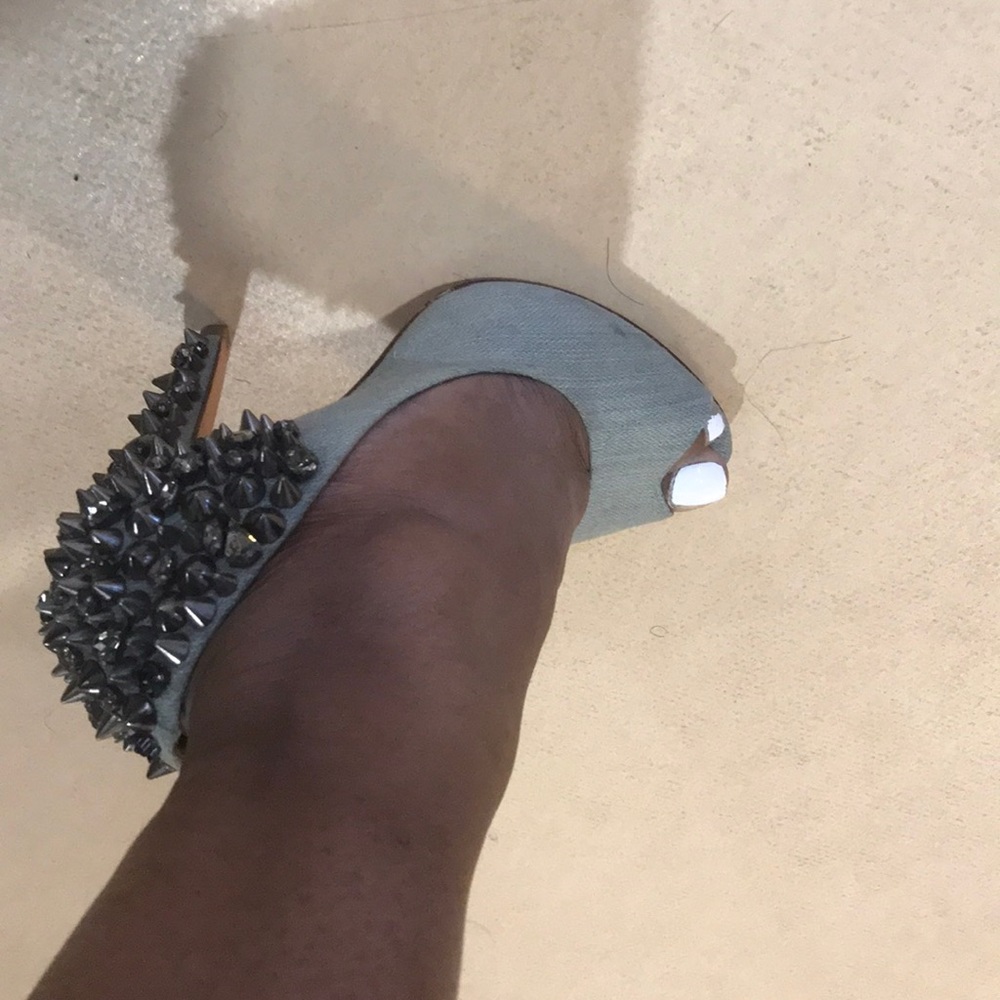 Shoes - Picture 2 of 4